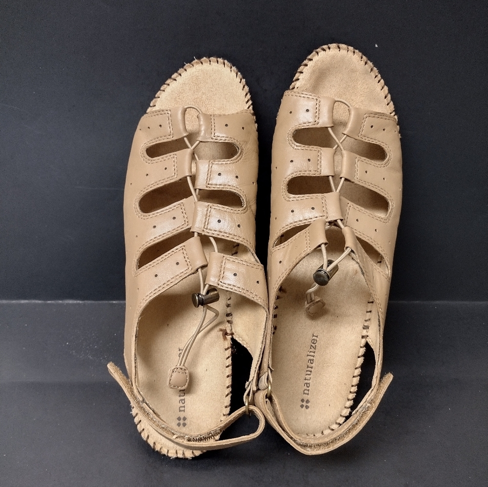 -NATURALIZER - WONEN'S BROWN LEATHER SCOUT FLAT  SANDALS SIZE 12.M - Picture 3 of 9